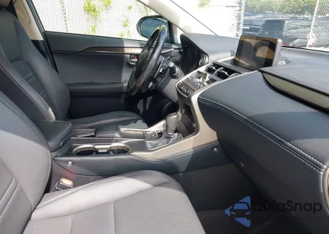 2021 Lexus Nx 300 z USA, uszkodzony, nr VIN JTJDARDZ8M2240786